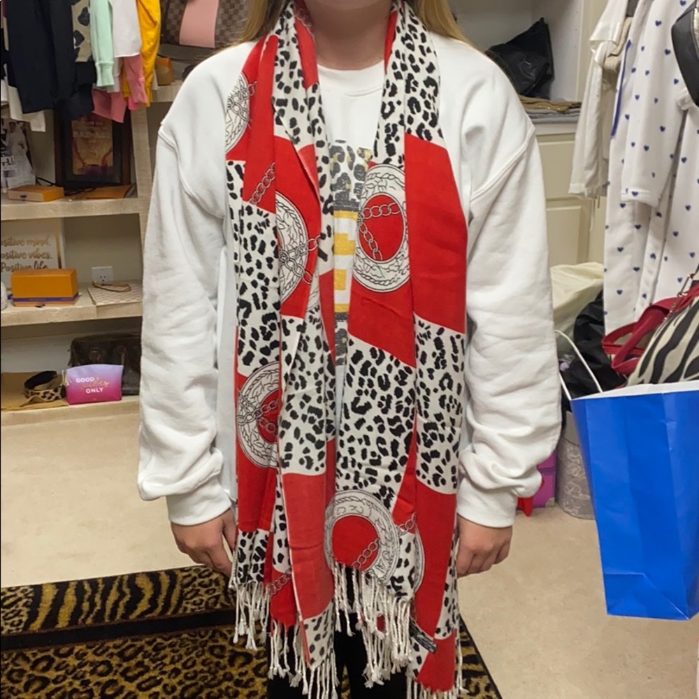 🧨4 for $20🧨 Red and animal print Scarf